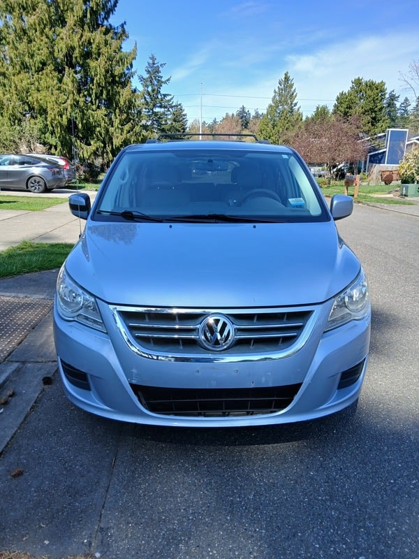 2012 Volkswagen minivan, silver, front view, seats seven